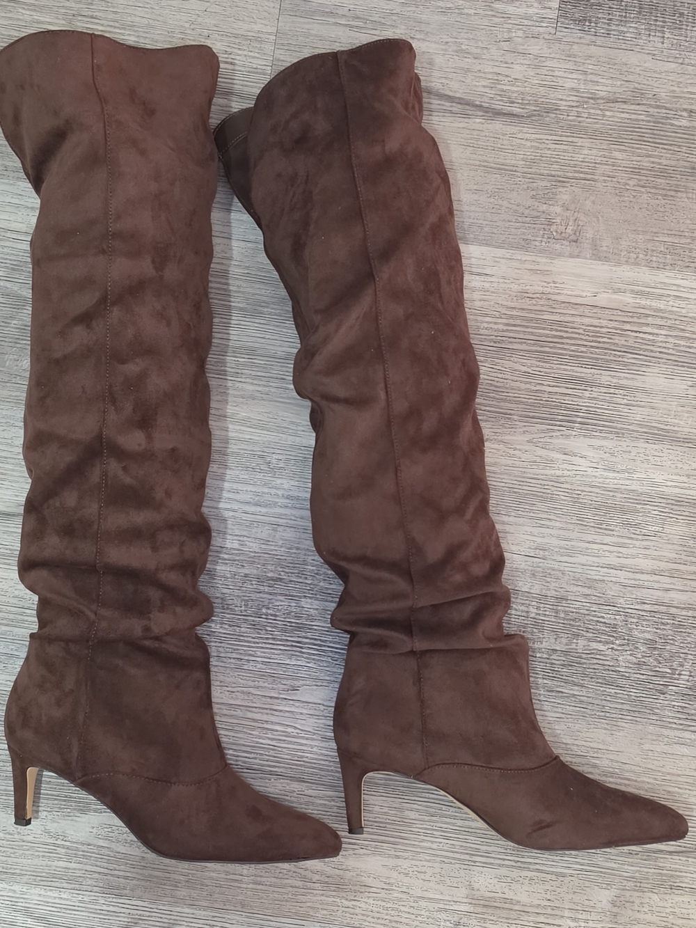 Solo Women's Brown Suede Knee-High Heeled Boots